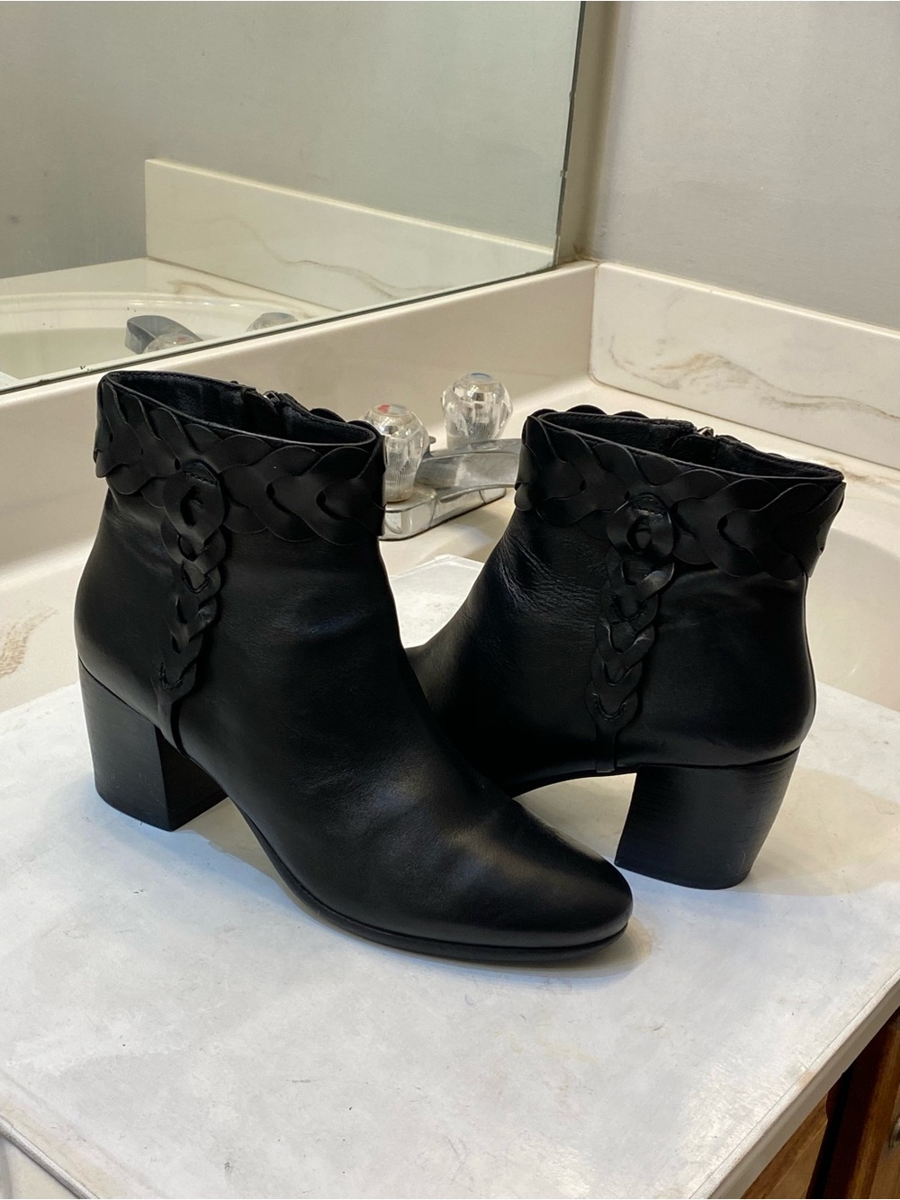 Geox Respira black leather ankles boots Size 9, excellent condition perfect